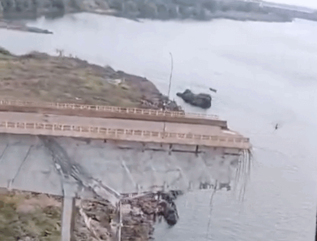 Ucraina pretinde: Pod feroviar peste Canalul Crimeii, distrus