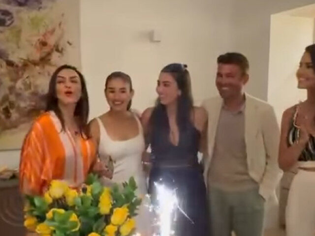Consuelo Matos, 53 de ani, lângă Mutu și soția lui
