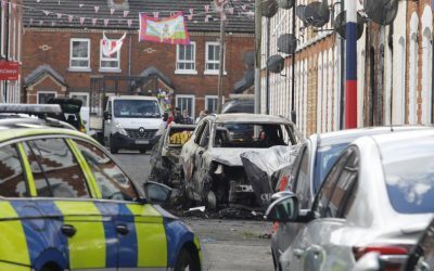 Români atacați în Belfast: locuințe vandalizate, MAE cere clarificări