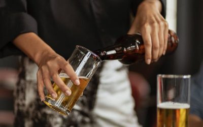 Paharul de vin, risc major de cancer: studiul confirmă
