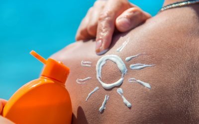 Greșeala de vară ce-ți strică pielea: Dermatologii desființează mitul SPF