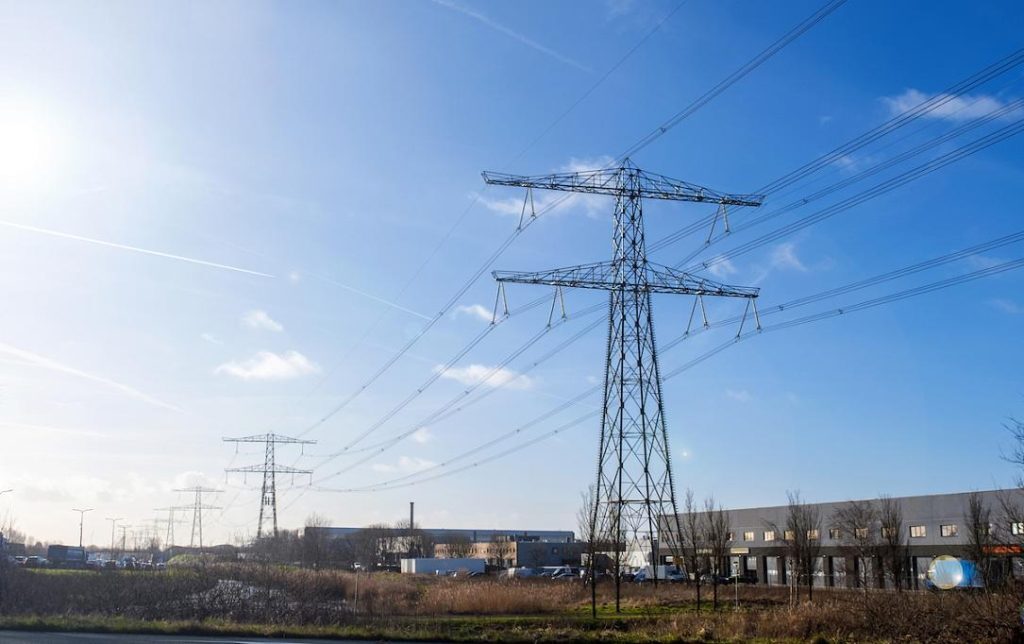 Producția de energie a României a scăzut, dar regenerabilele avansează