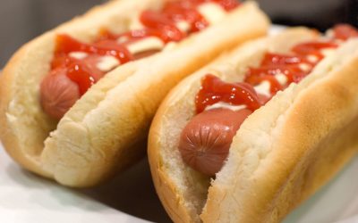 Hot dog-ul îți ia 36 de minute din viață. Atenție