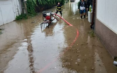 Ploi torențiale: Șapte județe sub ape, zeci de sinistrați evacuați