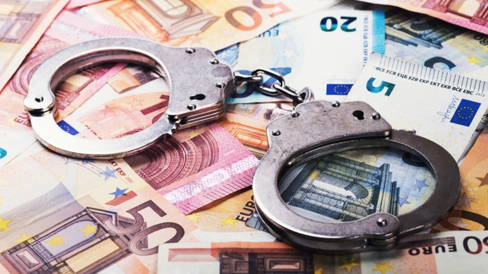 Rețea de 250 de angajați deturnați 15,4 mil. lei din CAS