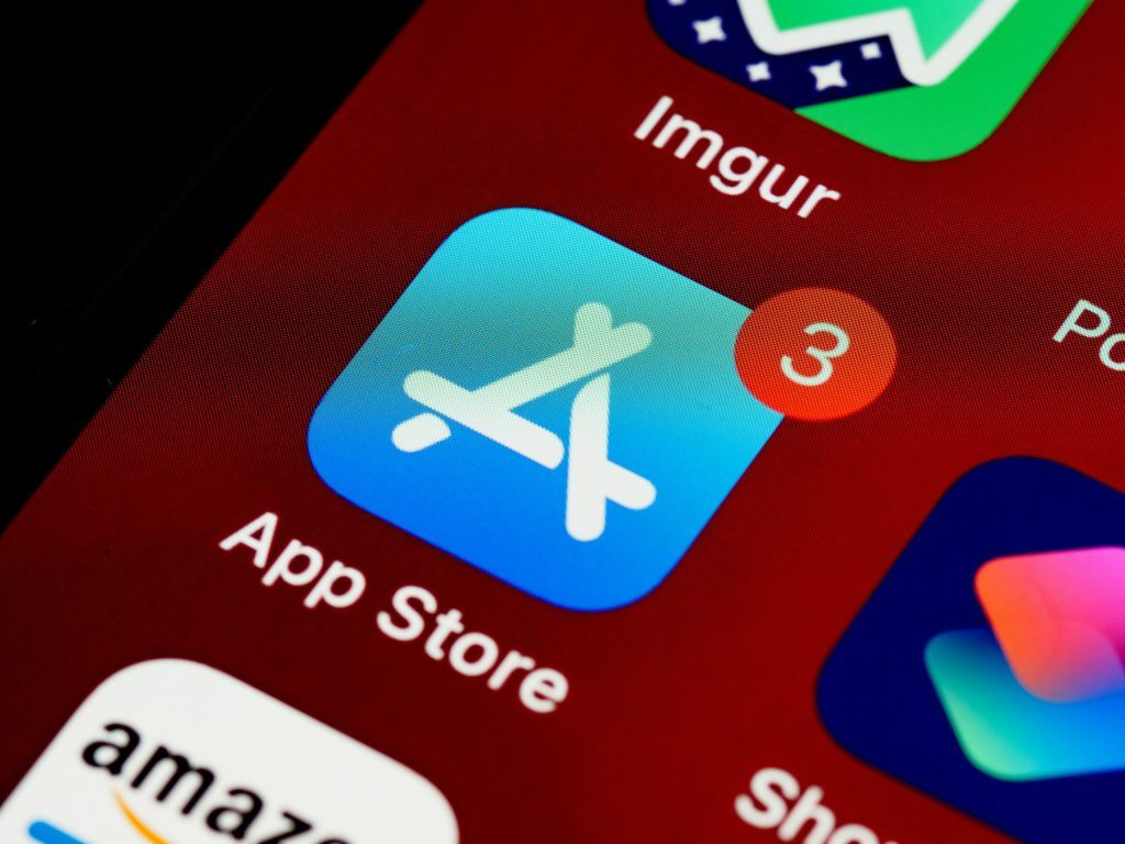 Reguli noi UK pentru Apple și Google: Comisioane evitate