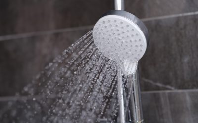 Apă caldă lipsă? Românii din bloc primesc bani: ce lege nouă reglementează