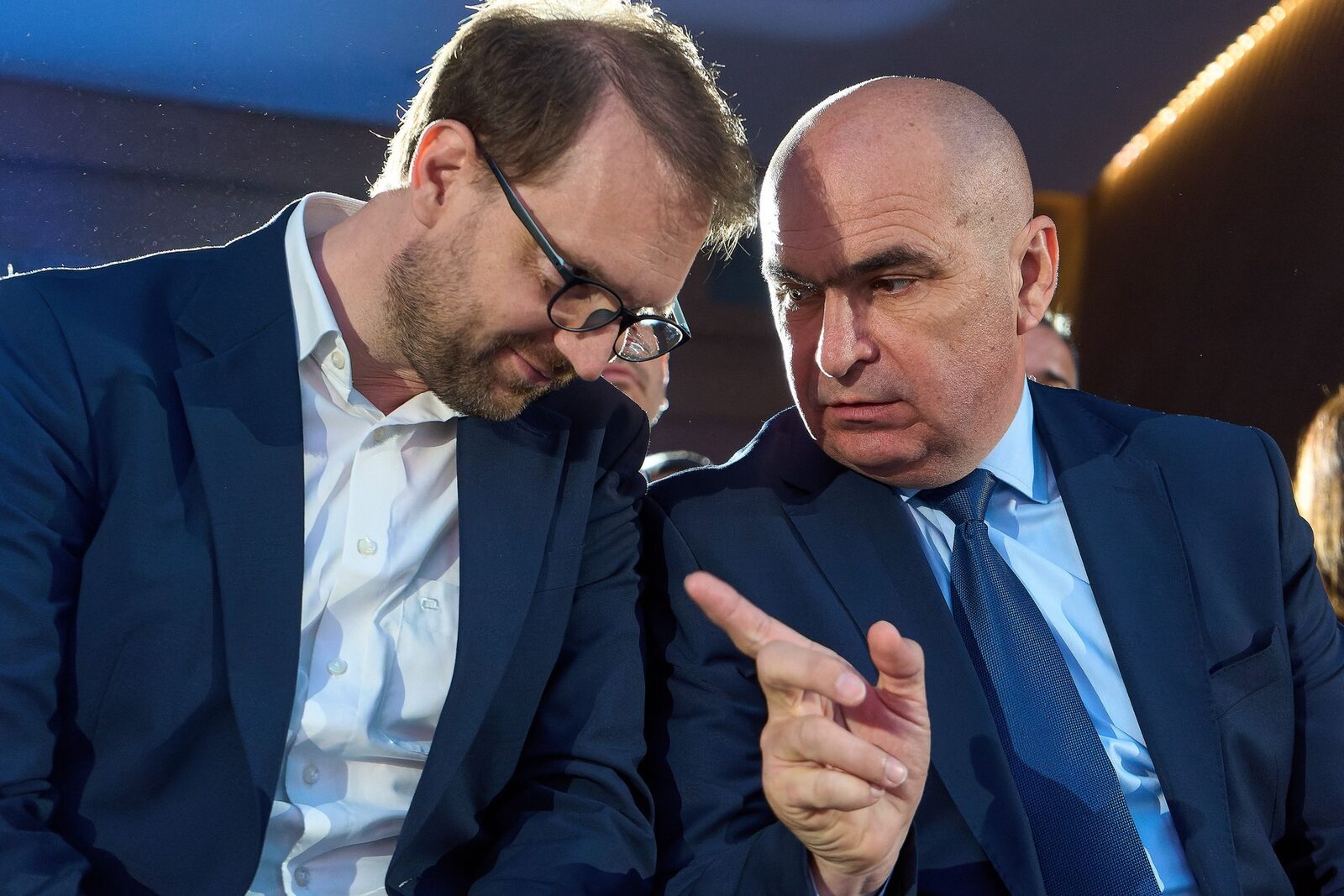 USR decide, PNL calculează: Guvernul Tomac sau alte scenarii politice
