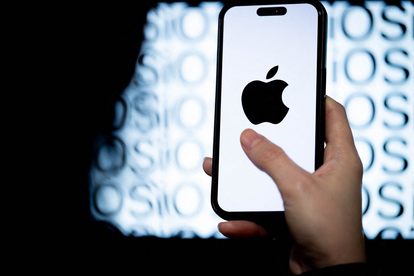 Apple lansează AI-ul, dar Europa așteaptă încă