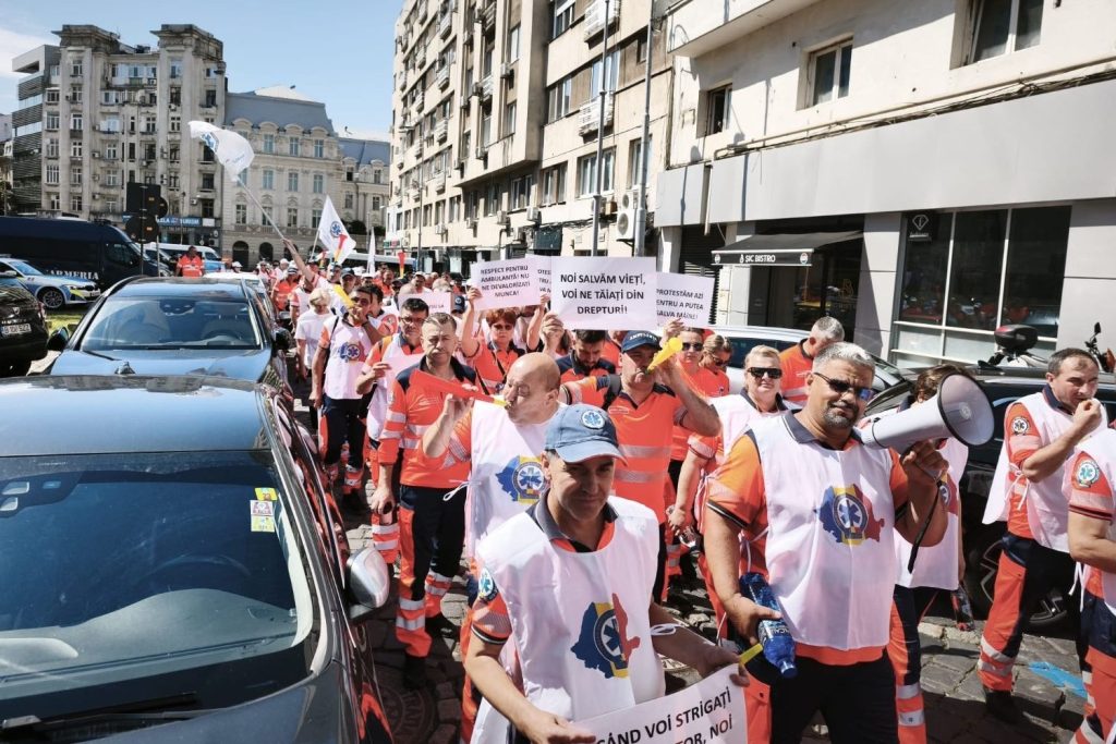 Ambulanțieri în stradă: Protest față de noua lege salarizării