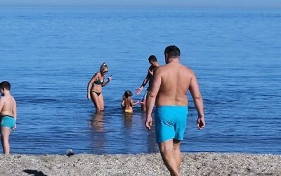 Apă rece ca gheața pe Litoral. Fenomen neașteptat în Marea Neagră