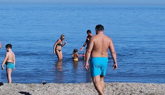 Apă rece ca gheața pe Litoral. Fenomen neașteptat în Marea Neagră