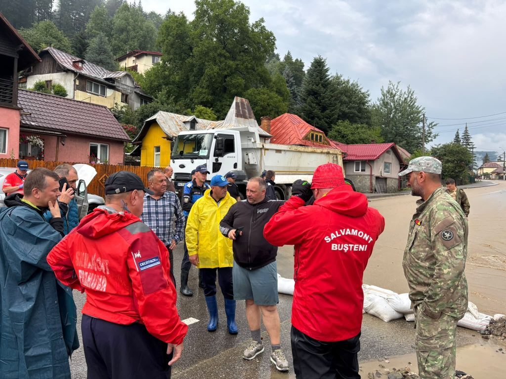 Furtuni devastatoare: Pagube în 16 județe, 123 copaci doborâți, 88 mașini avariate
