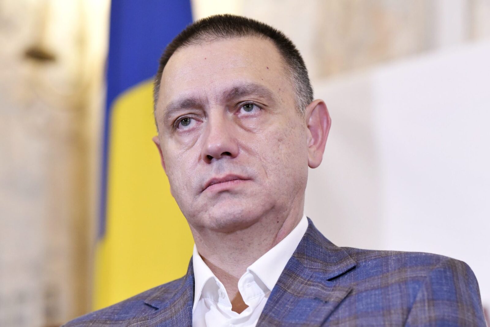 Premierul kamikaze deschide ușa guvernului legitim