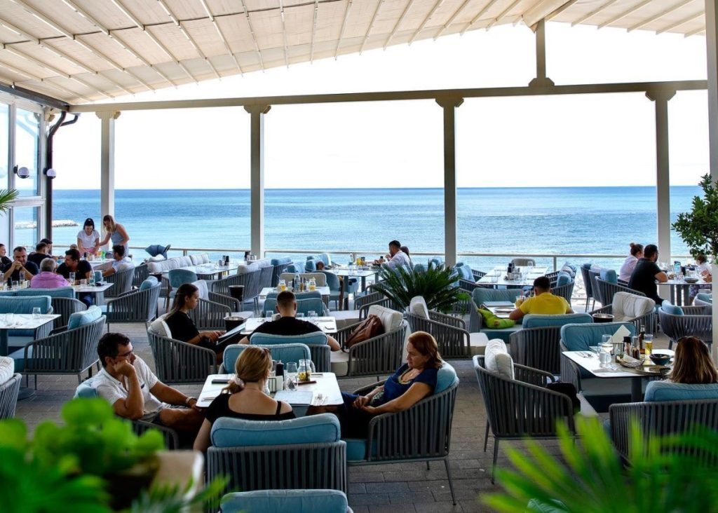 Mamaia: Apa, mai scumpă ca berea! Mese ‘împinge tava’ 2026