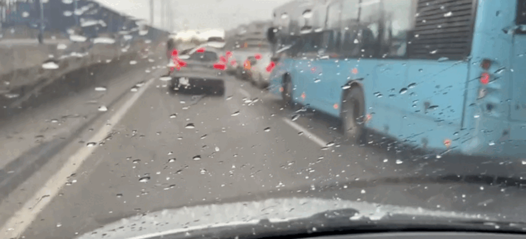 București sub Grindină: Furtună cu ROȘU pe cer