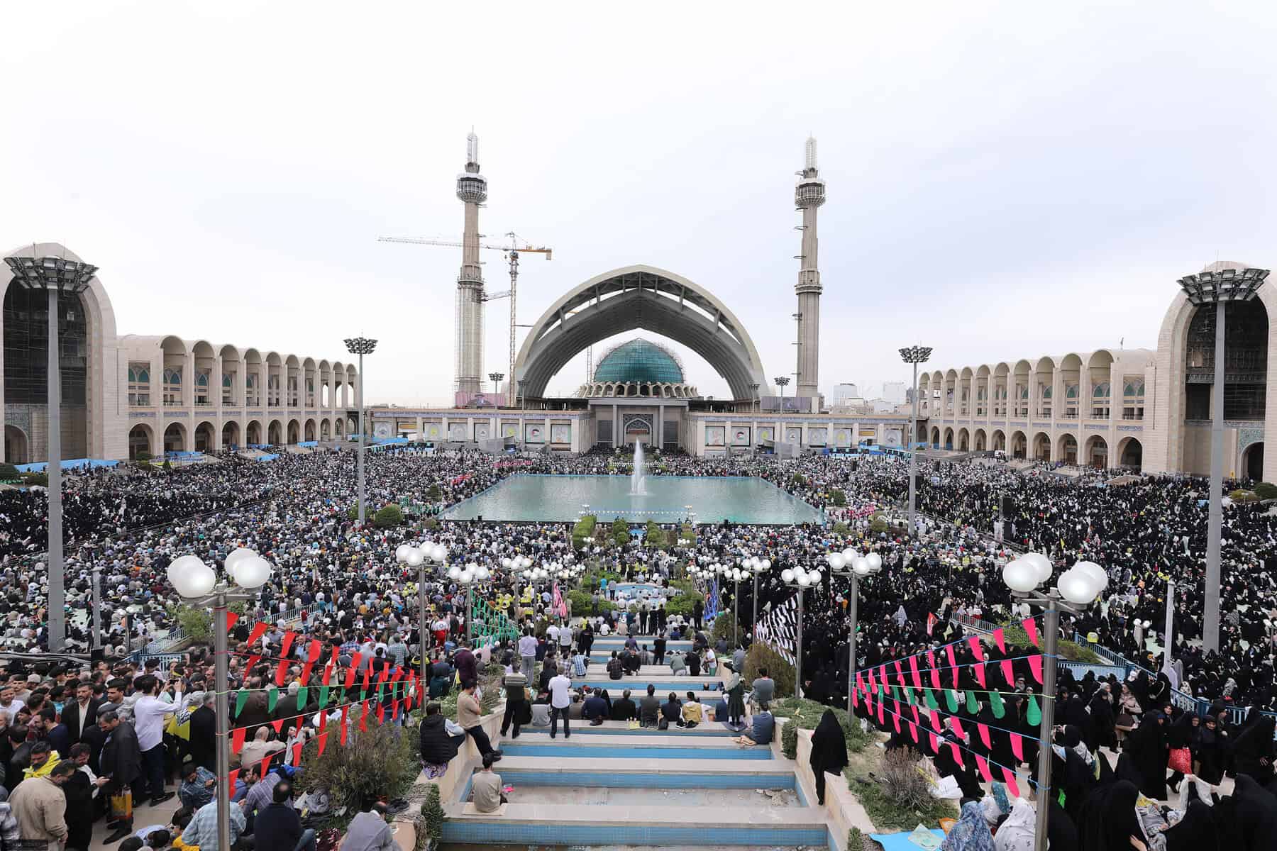 Iran: Ceremonii de 6 zile pentru Khamenei, la 4 luni de la moarte