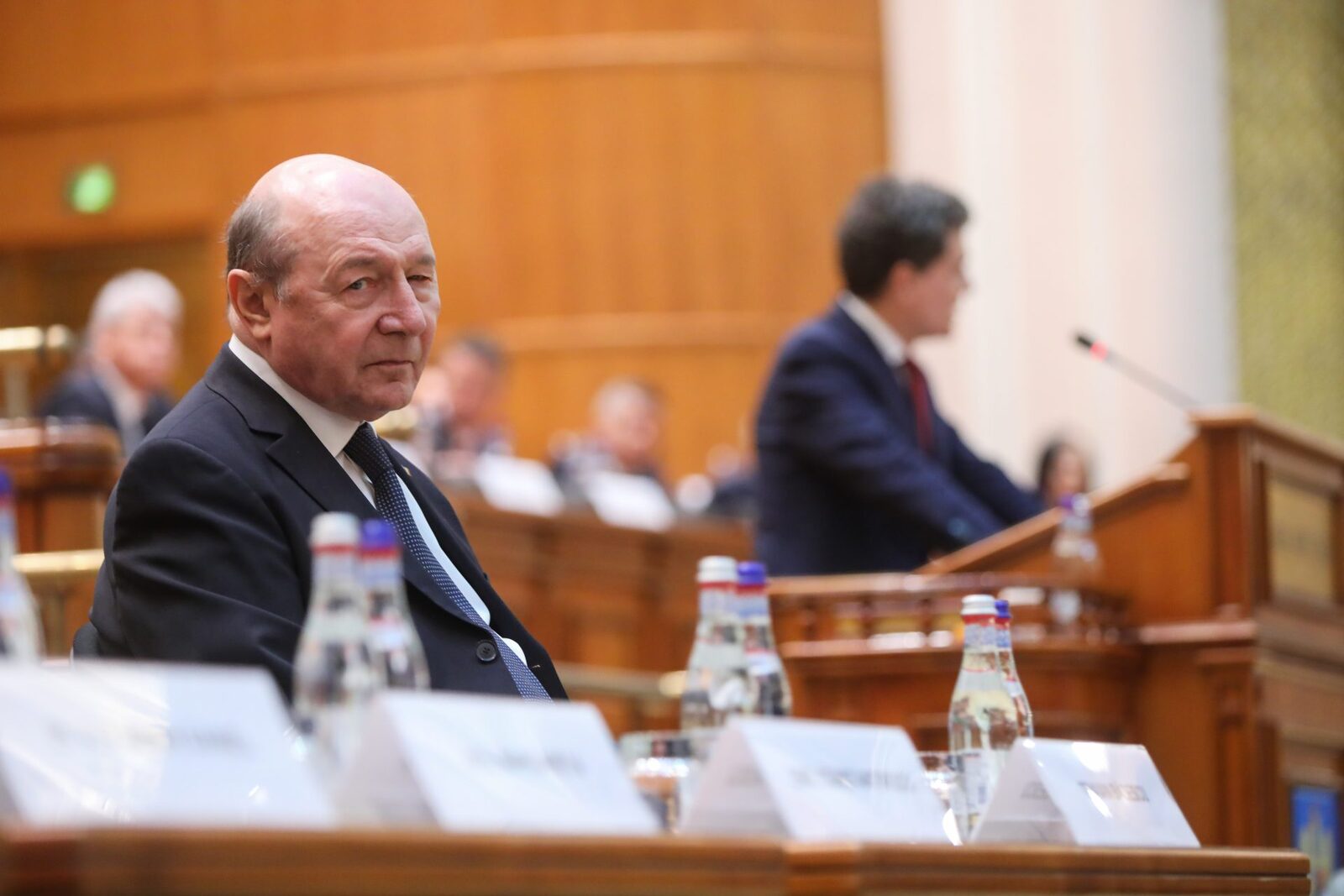 Băsescu ia foc la Guinness: „Ce Constituție zice asta?”