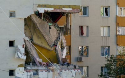 Rahova: Drona inspectează blocul din Rahova PÂNĂ la siguranță