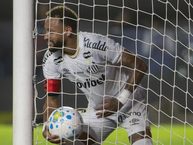 Neymar, dublă la revenire! Tăcere după criticile din Brazilia