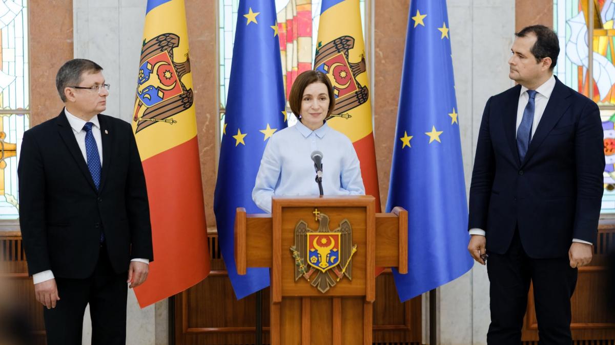 CV-ul premierului desemnat: Harvard și 5 limbi străine