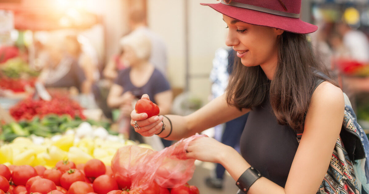 România: 70.000 de români bolnavi anual din cauza alimentelor alterate