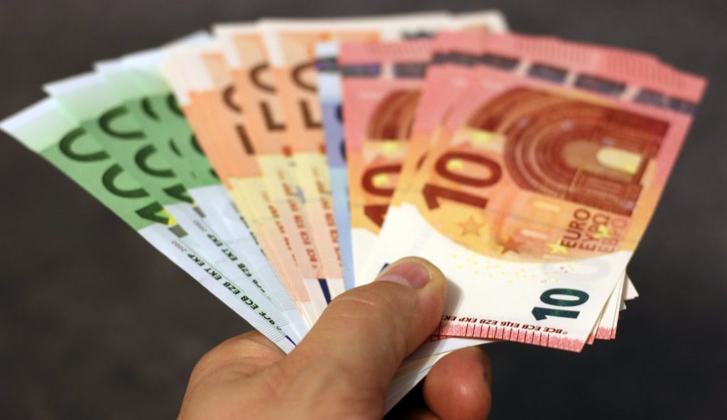 Profesoară din Germania, salariu în creștere 17 ani pe concediu medical