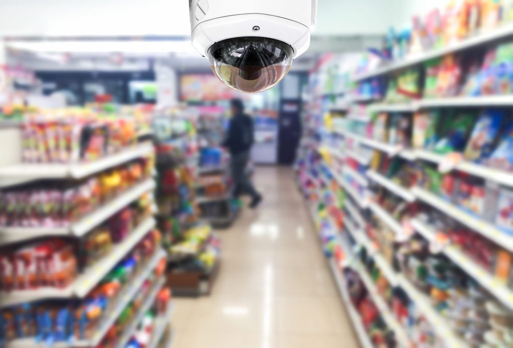 Supermarket Britanic, Aculzat de Practici Orwelliene