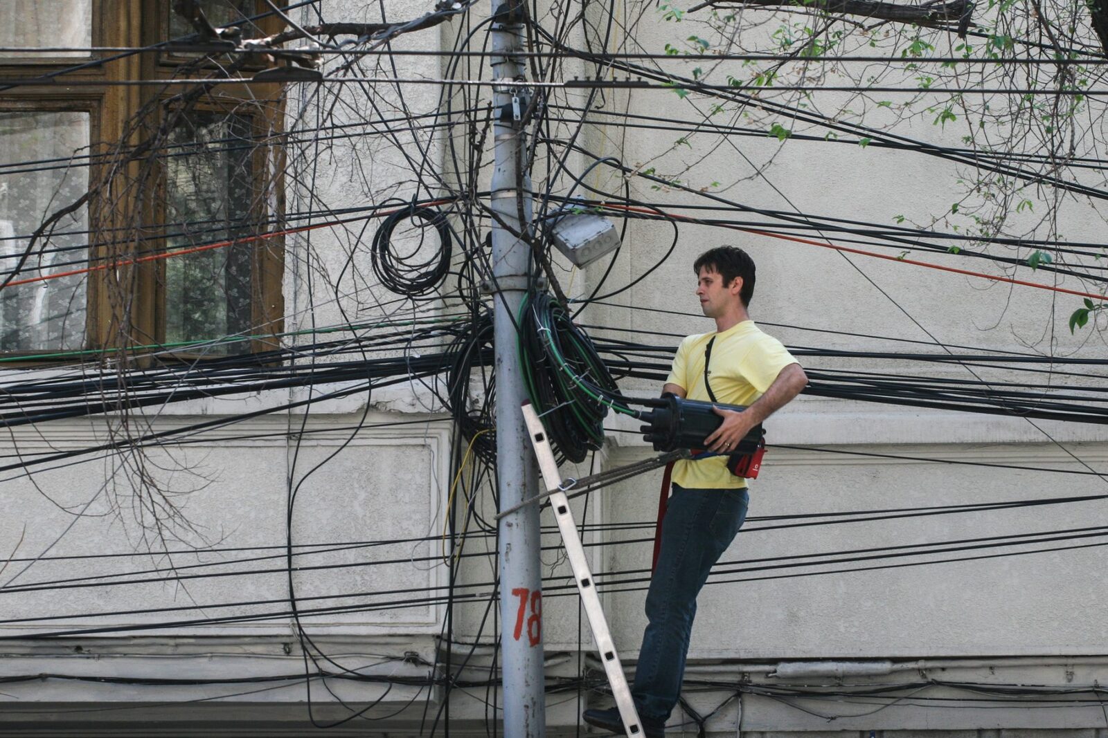 București, cabluri în subteran: Netcity avansează, furnizorii reclamă absurdul