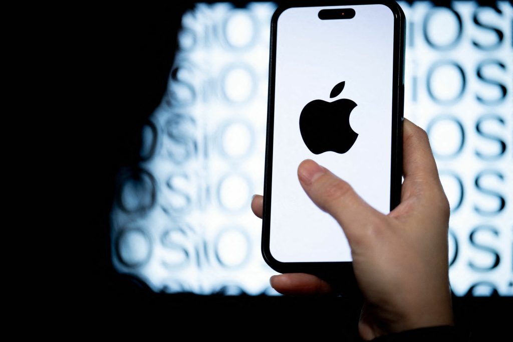 Apple acuză OpenAI: Secrete furate pentru un rival Apple