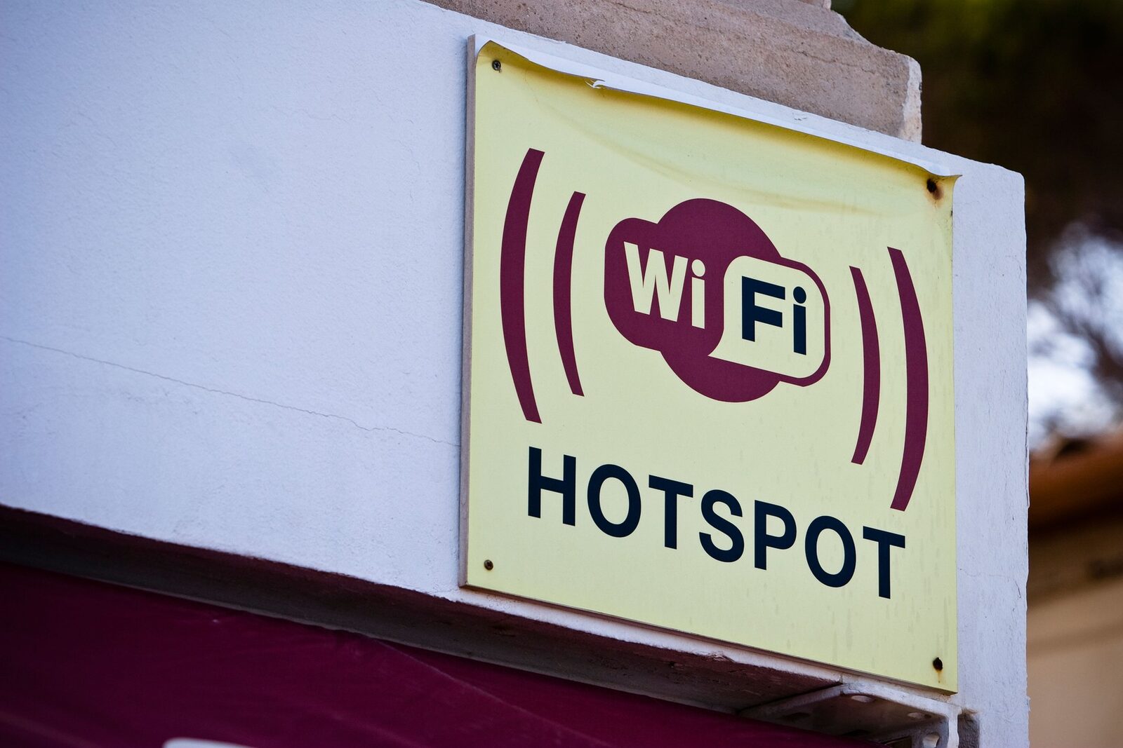 Telefonul tău, WiFi oriunde. Ai propria rețea