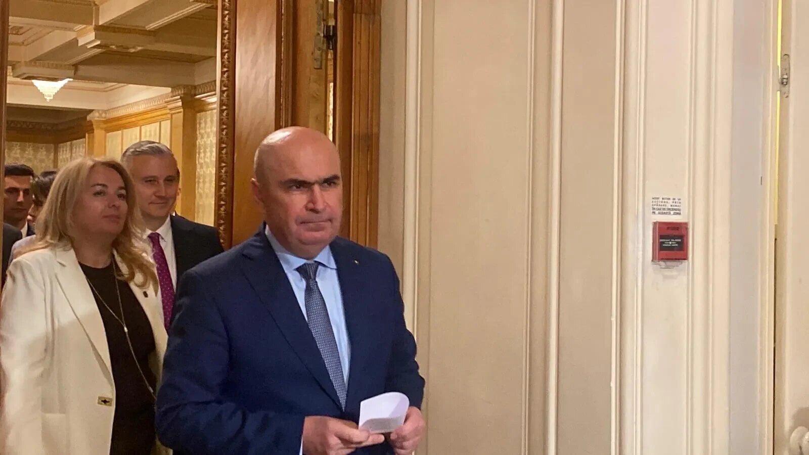 Bolojan, plecat din Guvern: Ce a luat din Palatul Victoria