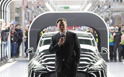 Musk schimbă strategia Tesla: mașini electrice, pe linie, sau nu