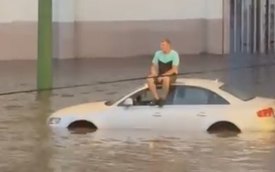Brașov sub ape: Ploi torențiale, mașini blocate