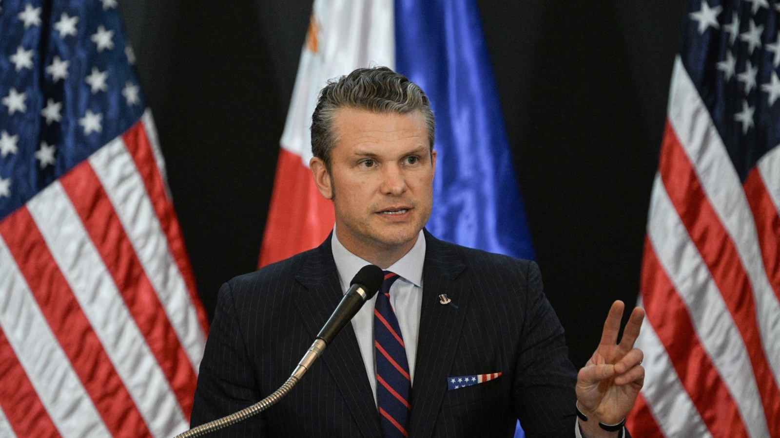 Hegseth arată costul războiului din Iran. Austin cere bani