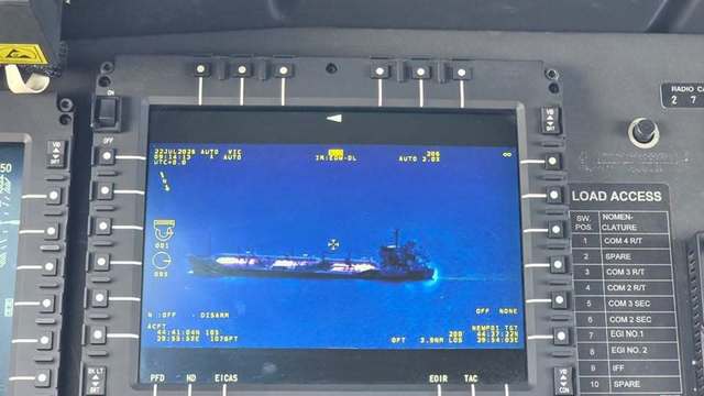 Nava în flăcări: Nu mai e foc în Marea Neagră, dar accesul e blocat