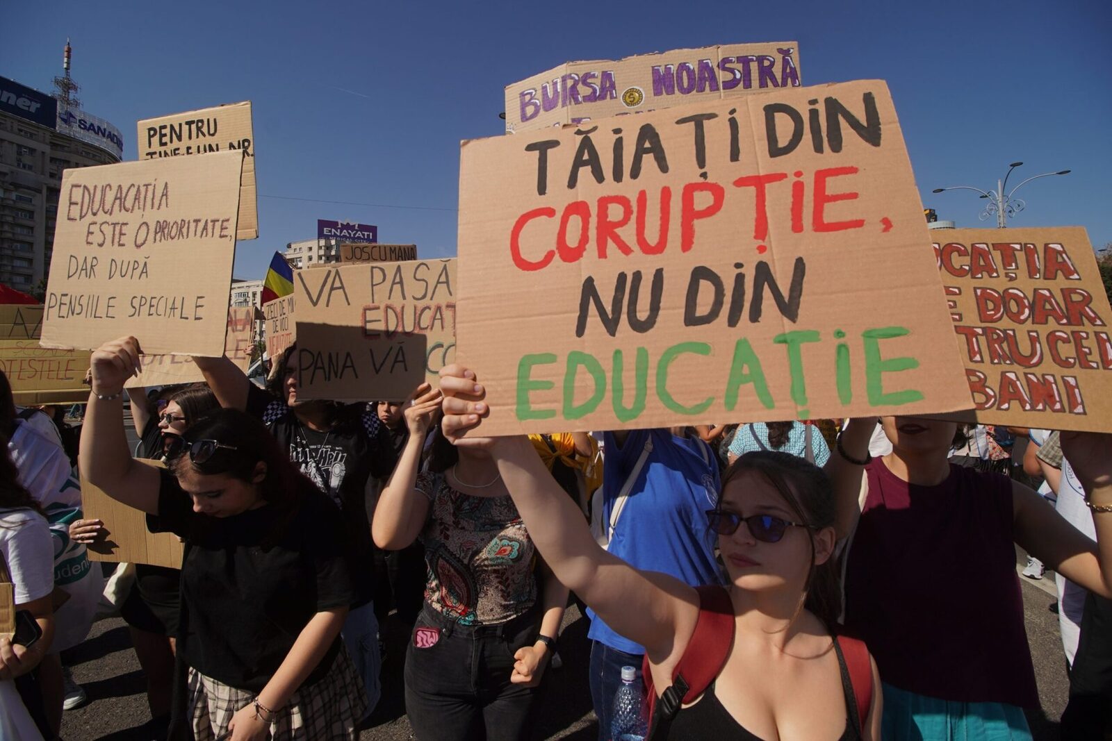 Profesorii României fug din sistem, arată un studiu