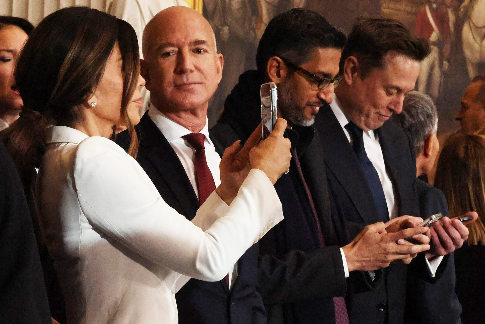 Bezos și Musk, „catastrofă” pe Pământ din cauza datelor spațiale