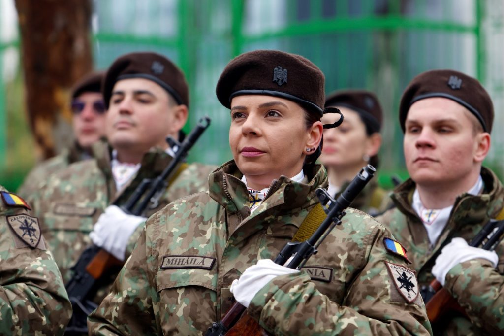 MApN: Noi arme pentru armată, de la buget dacă mecanismul european pică
