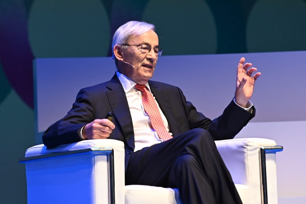 Nobelist Nobel, aplauze pentru AI, economistu’ trage frâna
