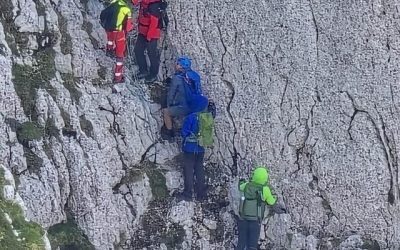 Salvamontiști, șapte ore pe Piatra Craiului: turiști salvați fără echipament