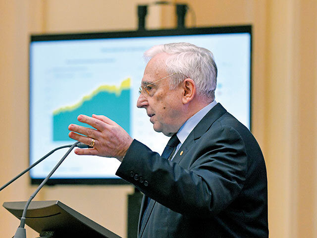 Isărescu: Dobânzi mai mici din 2027, economie fragilă, fără recesiune gravă