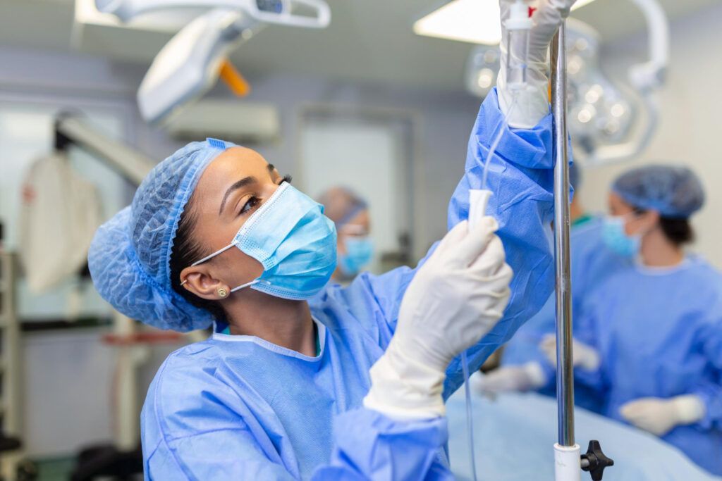 Salarii noi în Sănătate: Legea pregătită pentru medici, asistenți