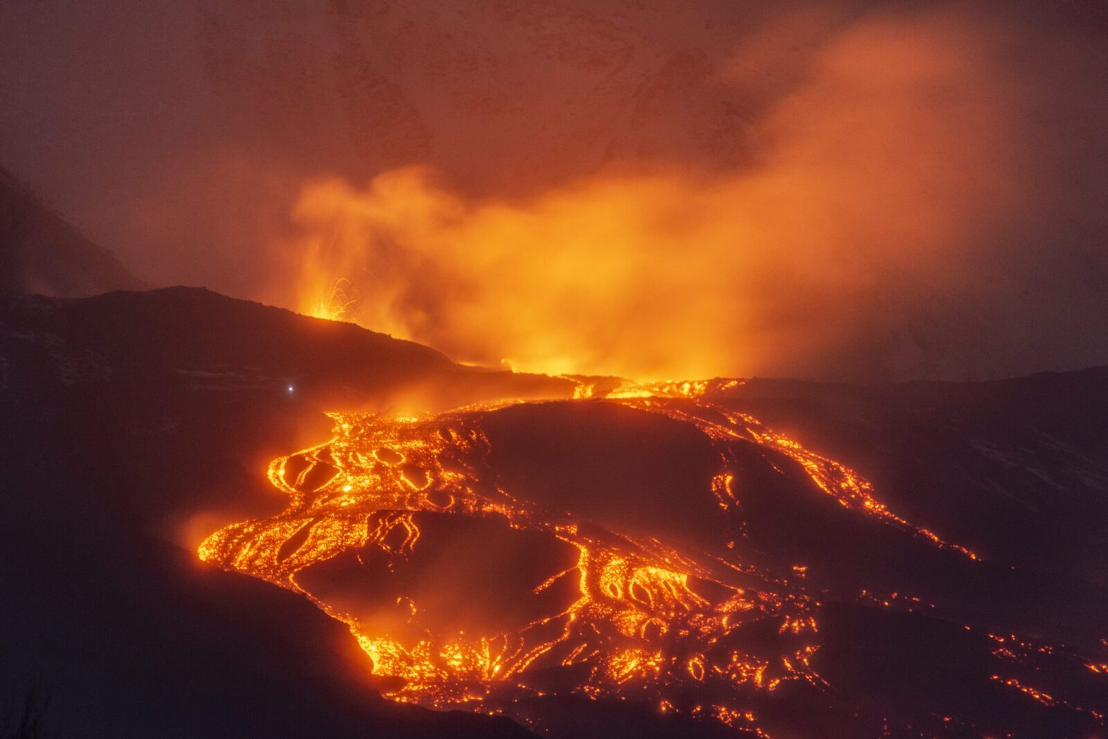 Etna blochează Catania: MAE anunță suspendarea zborurilor