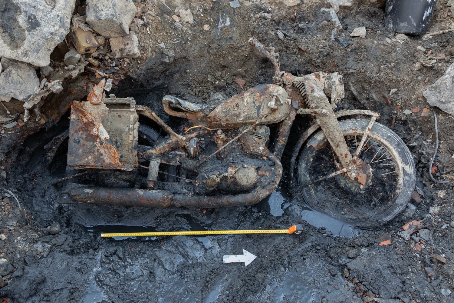 Dunărea secată dezvăluie nave naziste, muniție și o motocicletă