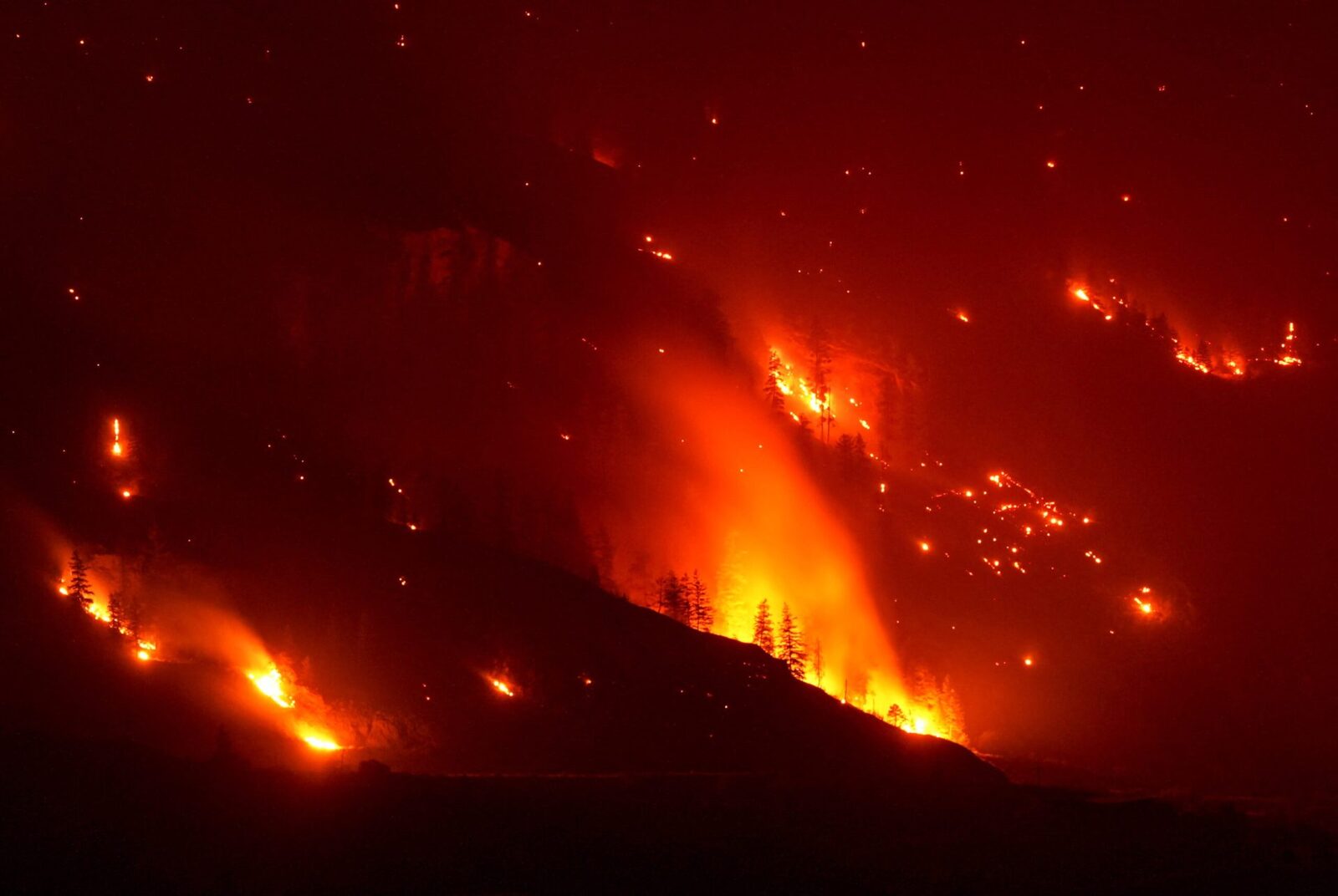 Canada: Incendii scăpate de sub control, mii de evacuați