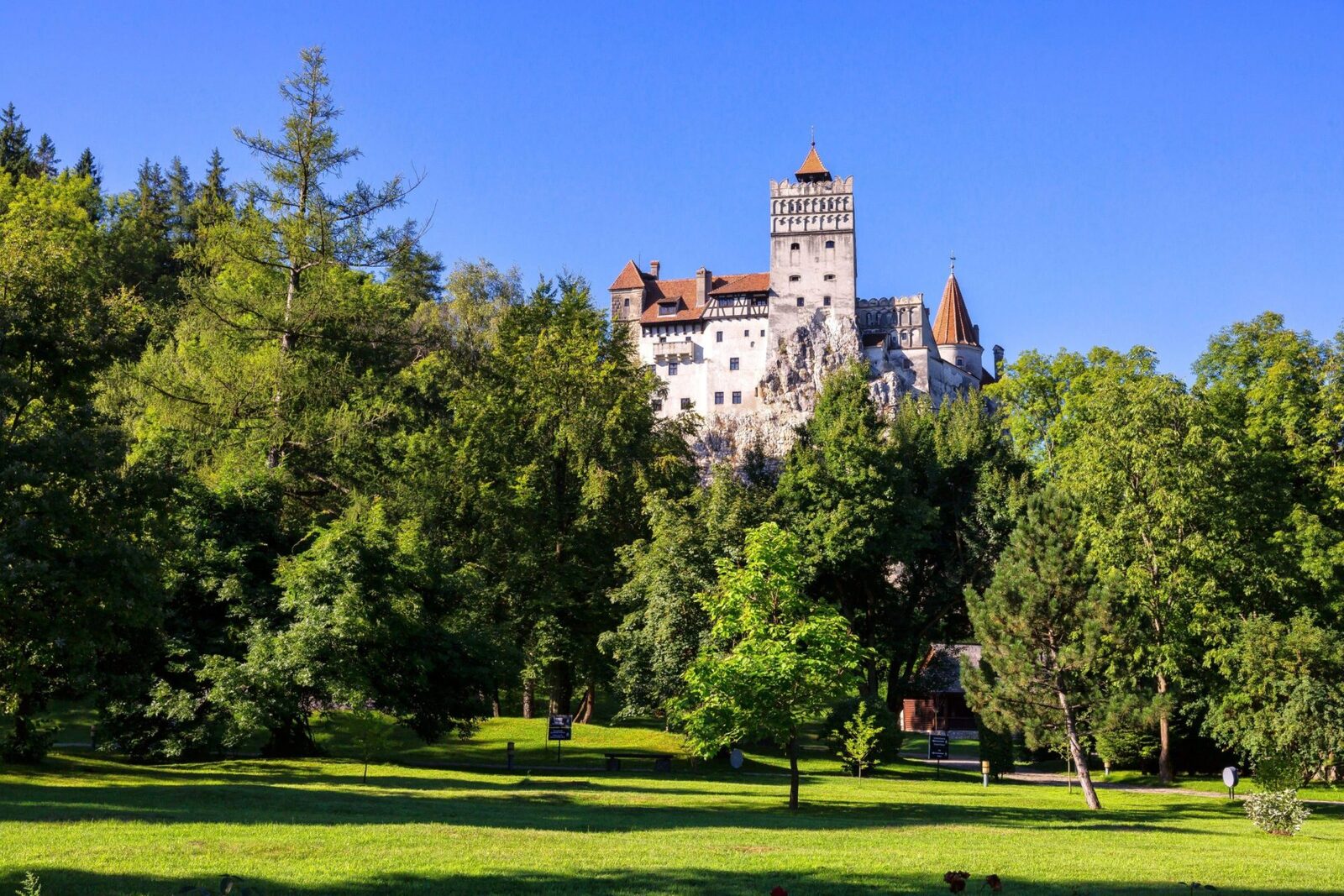 Castel românesc, votat de topul lumii. Bate Peleșul