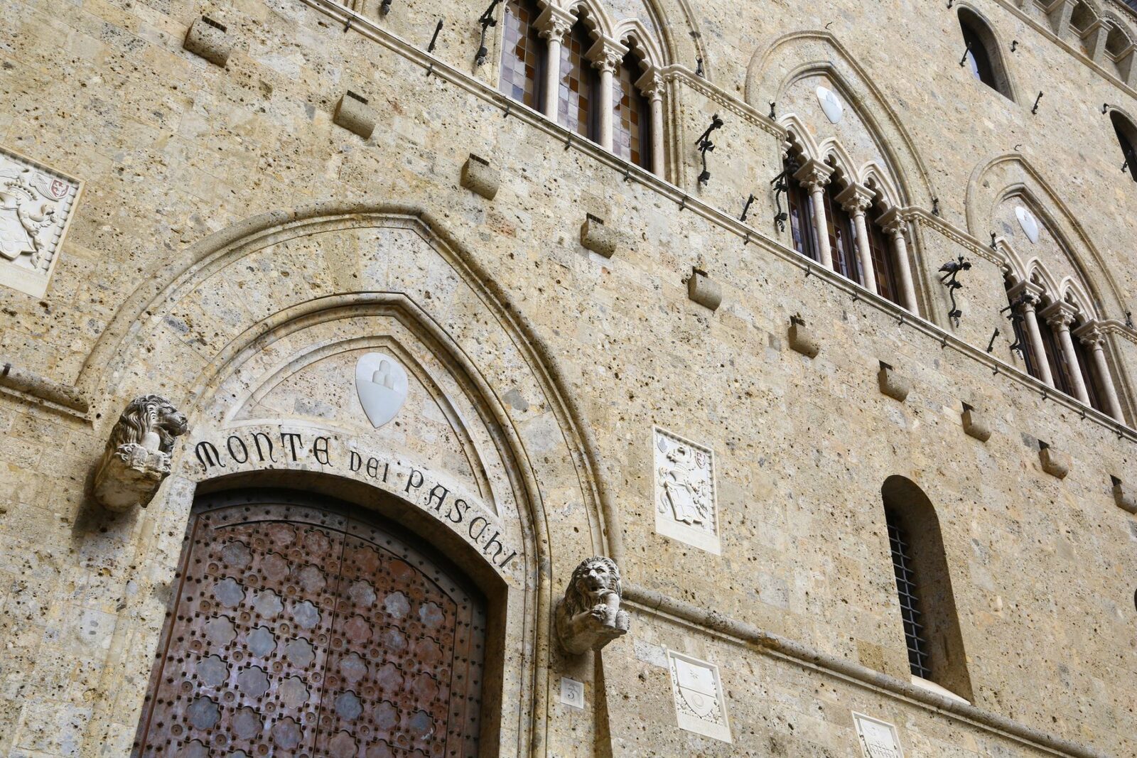 Bogații Italiei, ținta băncilor în război. Investițiile au creat o nouă elită
