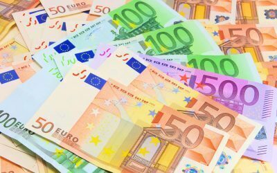 Europenii pun mâna pe cash: Bani vechi în Era plății cu telefonul