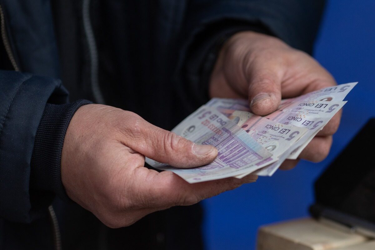 Economia României suferă: PIB în scădere 0,8%